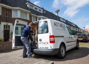 attack ongediertebestrijder servicemedewerker plaagdieren